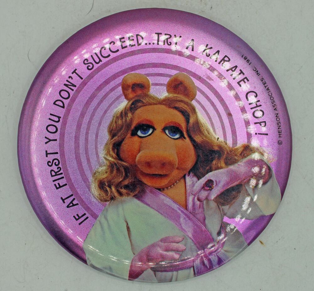 1981 Miss Piggy The Muppets Hallmark Pin Back Button